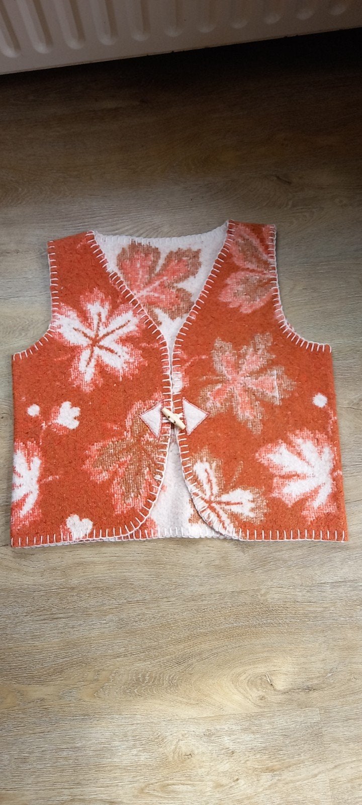 Handgemaakte wollen bodywarmer maat L - Herfstprint, Kleding | Dames, Bodywarmers, Ophalen of Verzenden, Gedragen, Maat 42/44 (L)