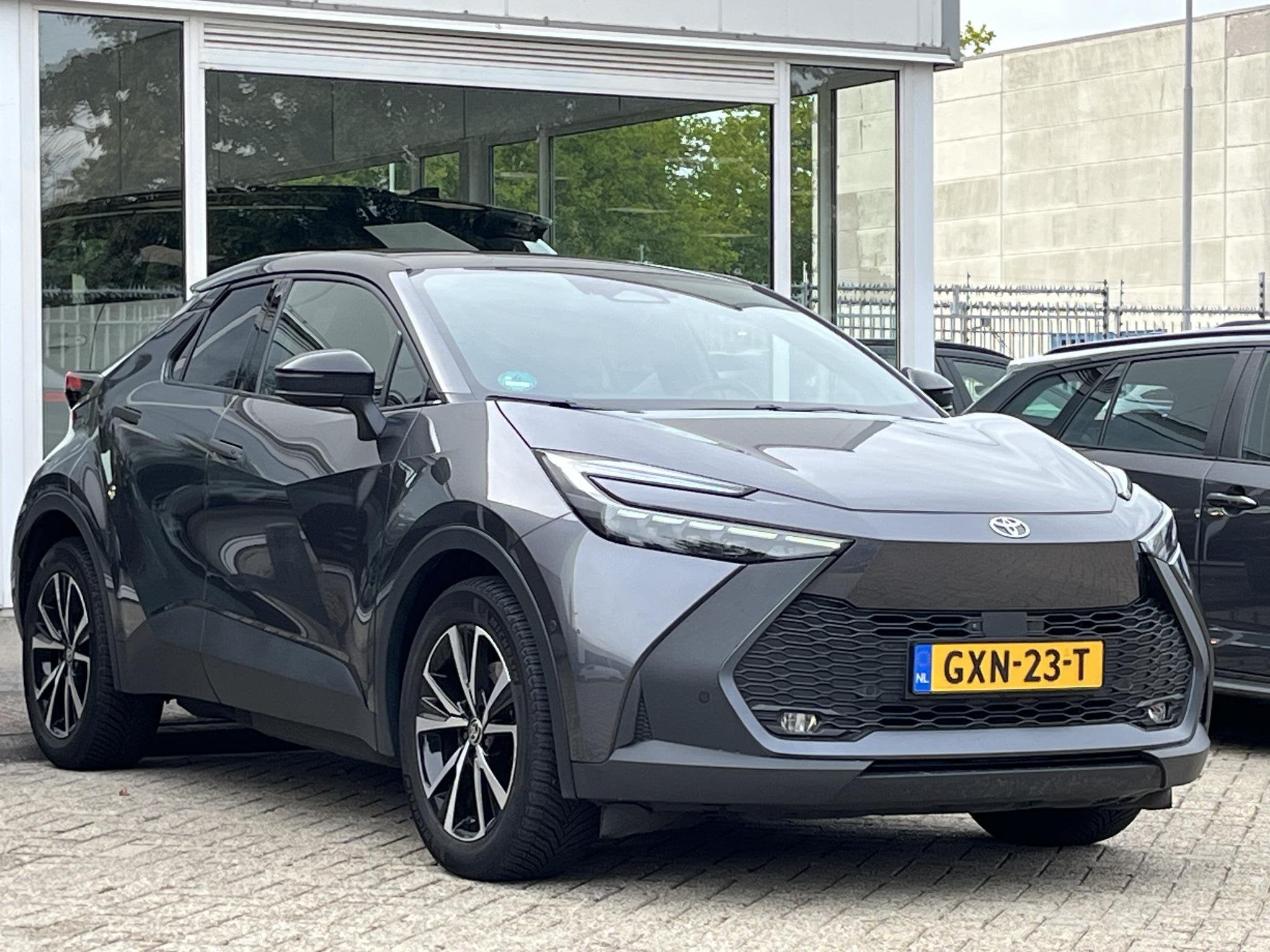 Toyota C-HR 2.0 Plug-in Hybrid 220 First Edition l 360 camer, Auto's, 4 cilinders, 150 min, Bedrijf, Grijs