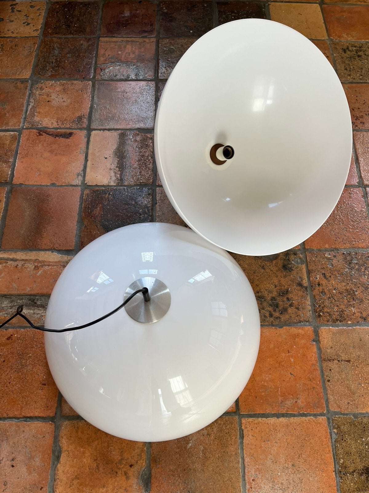 2 grote vintage hanglampen jaren 70, Gebruikt, Wit, Rond, 25 cm