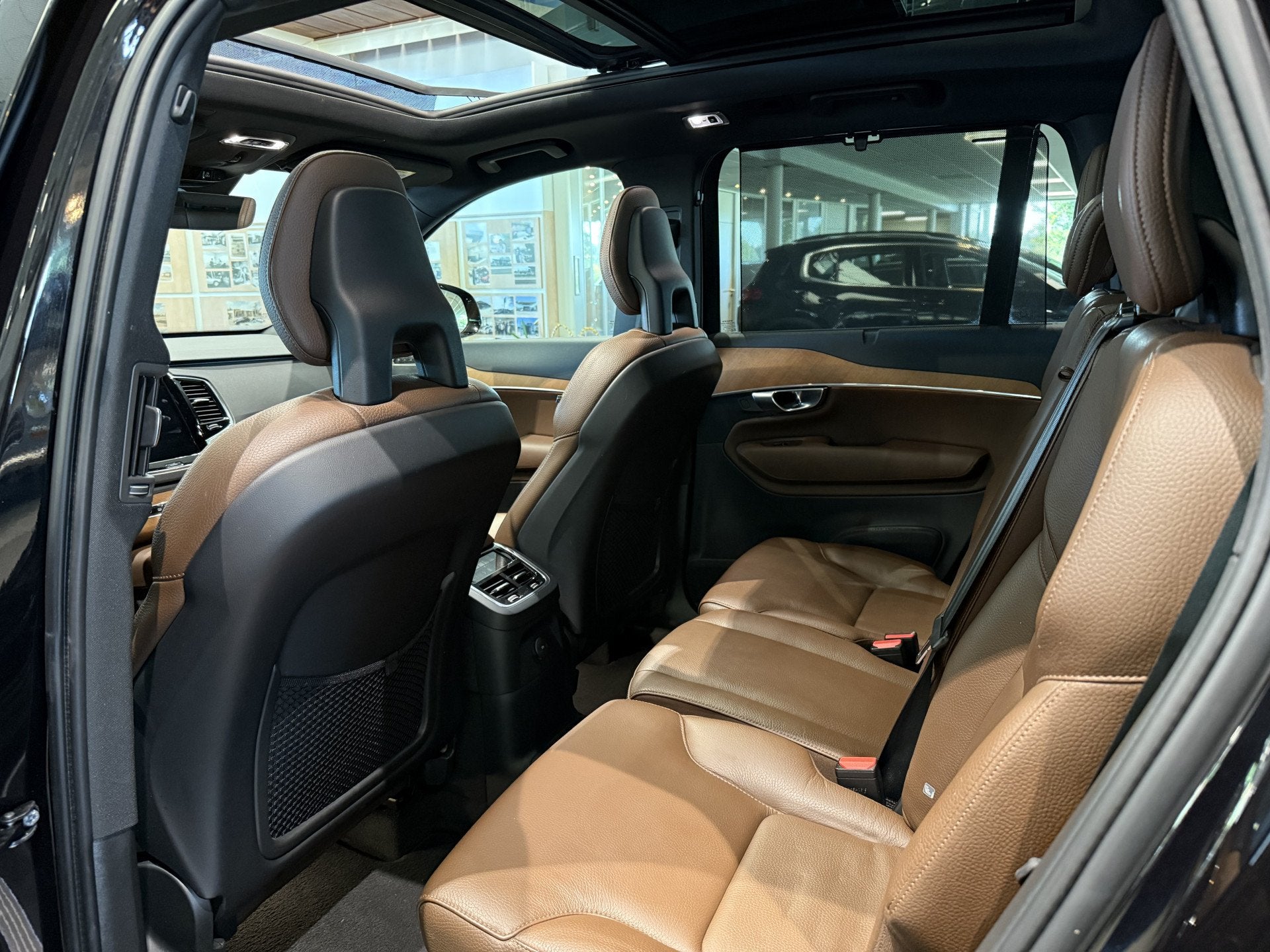 Foto 11 van Volvo XC90 2.0 T8 Recharge AWD R-Design, Trekhaak, Luchtveri