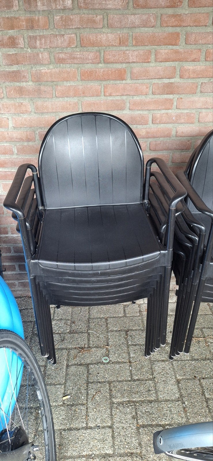 Nog 3 Zwarte kunststof stoelen. Per stuk 5 euro., Ophalen, Kunststof, Gebruikt, Meer dan 8 zitplaatsen