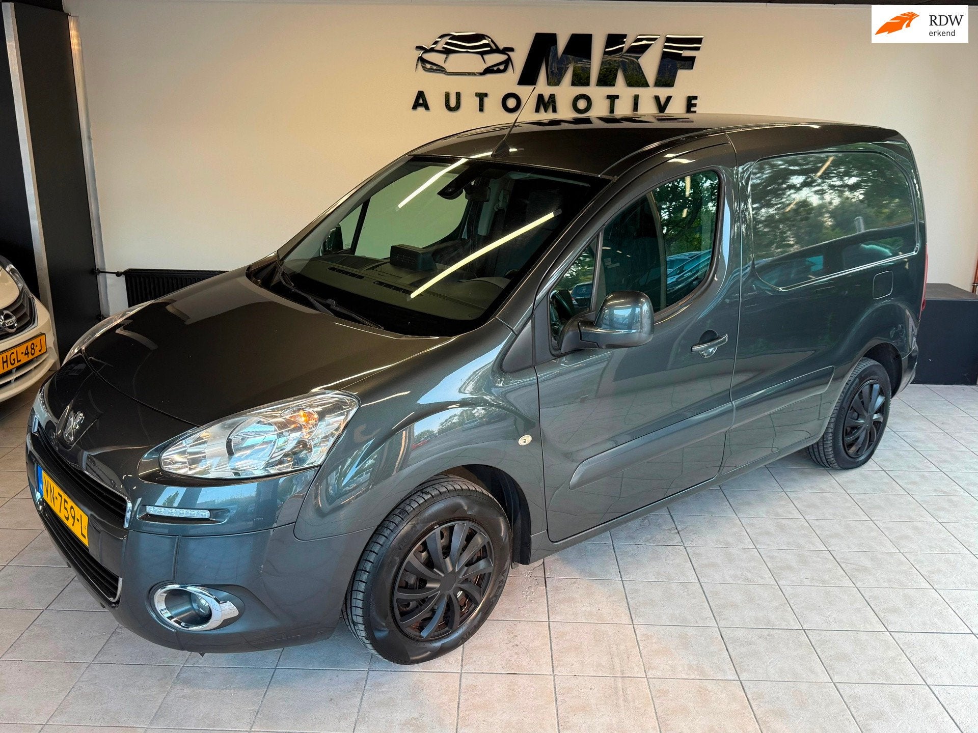 Peugeot Partner 1.6 e-HDI L1 Navteq AIRCO/3-PERSON/AUTOMAAT!, Auto's, Euro 5, Gebruikt, 1295 kg, 4 cilinders