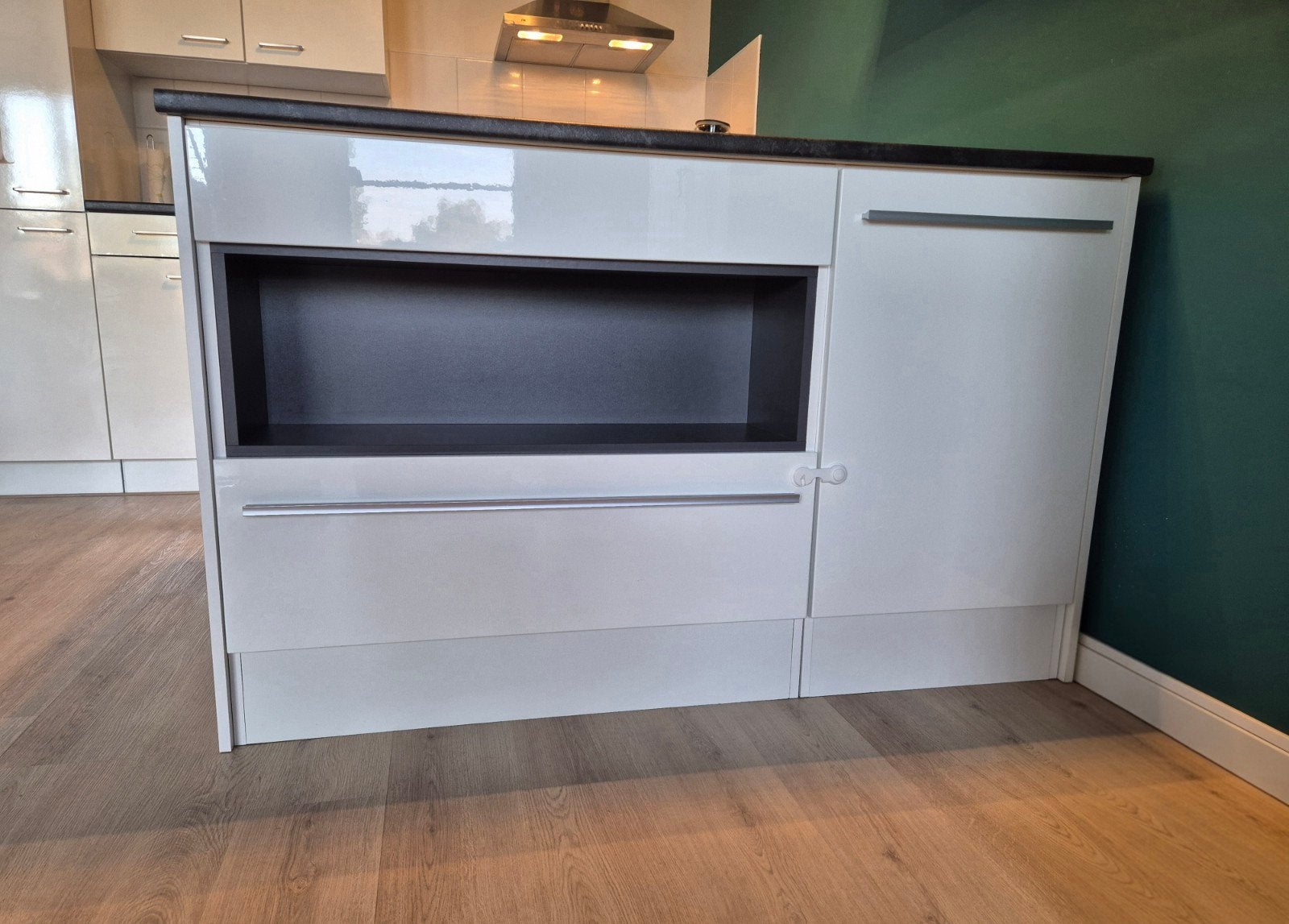 Keukeneiland met veel bergruimte, Ophalen, Gebruikt, Wit, Kunststof