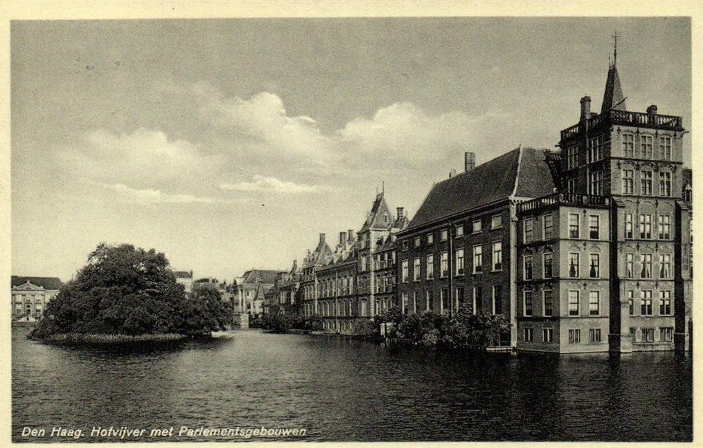 Den Haag. Hofvijver met Parlementsgebouwen - 1933 gelopen, Ophalen of Verzenden, 1920 tot 1940, Gelopen, Zuid-Holland