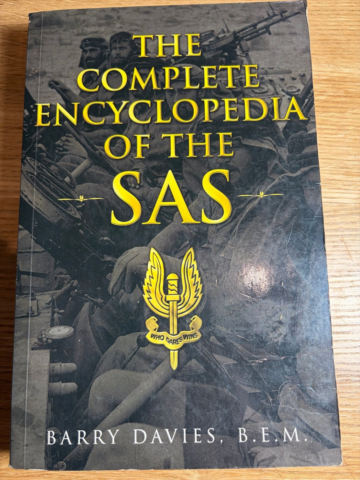The Complete Encyclopedia of the SAS - Barry Davies, Ophalen of Verzenden, Tweede Wereldoorlog, Gelezen, Landmacht