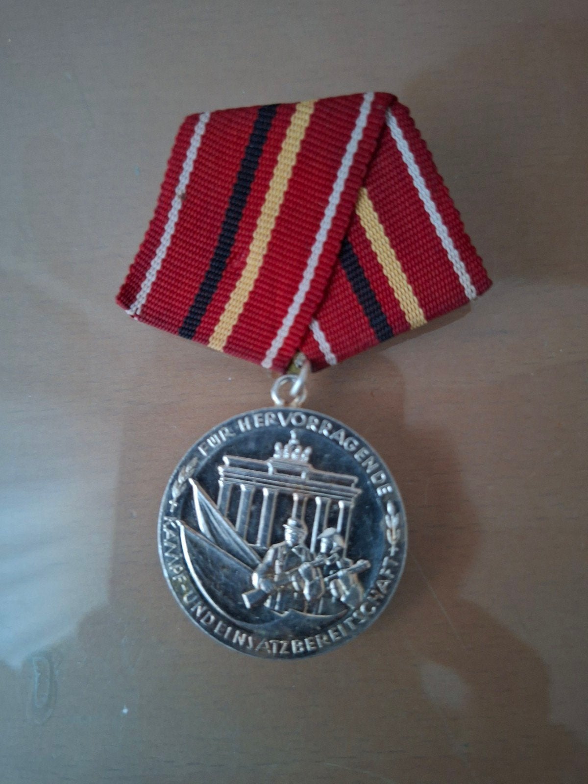 DDR Medaille voor Uitstekende Prestaties - Historisch, Ophalen of Verzenden
