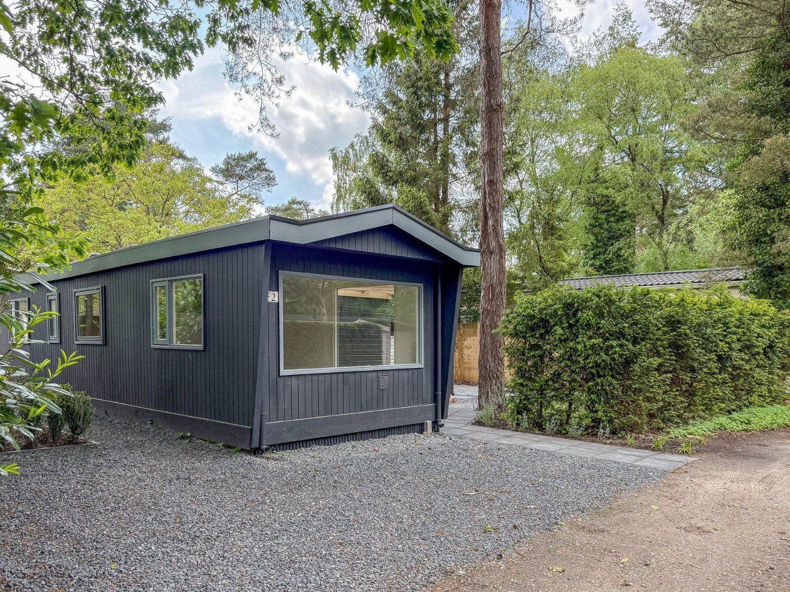 CHALET OP RUIME KAVEL VELUWE DENNENRHODE GERENOVEERD TE KOOP, 55 m², Chalet, Gelderland, 2 slaapkamers
