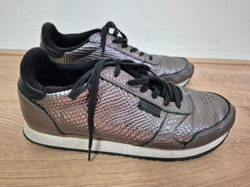 Sch122 - Zilverkleurige Woden sneakers maat 41 (1), Kleding | Dames, Schoenen, Ophalen of Verzenden, Zo goed als nieuw, Overige kleuren
