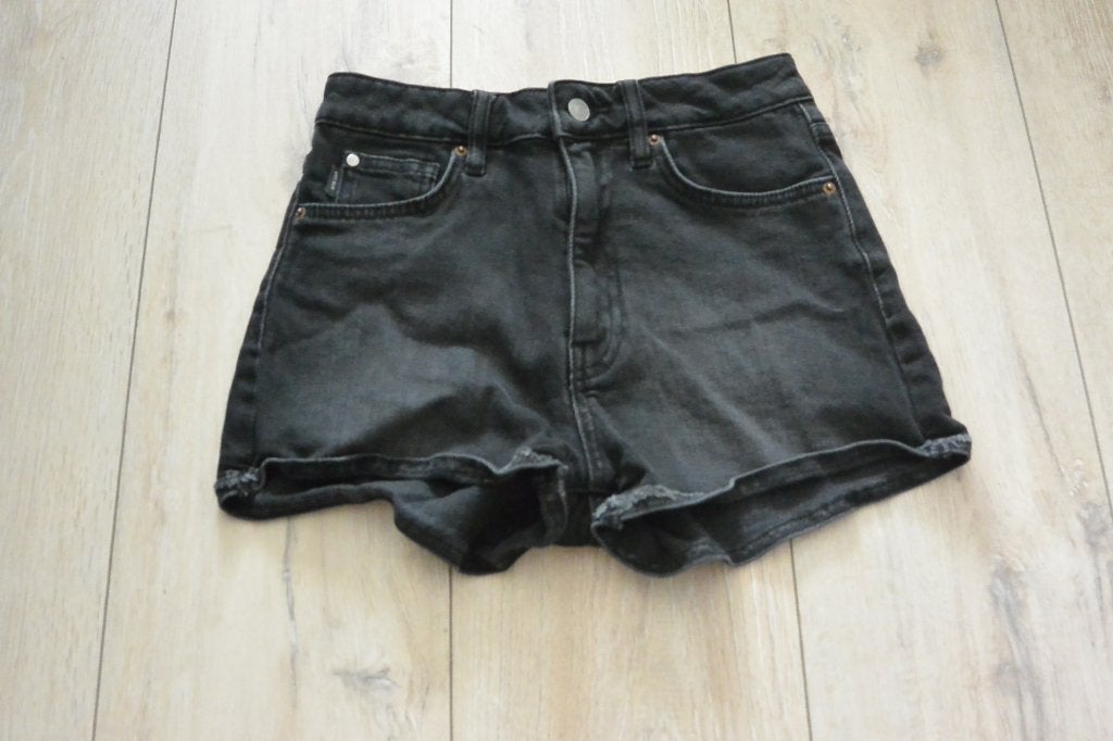 Korte grijze jeans short van Anti Blue - maat XS, Anti Blue, Ophalen of Verzenden, Zo goed als nieuw, W27 (confectie 34) of kleiner