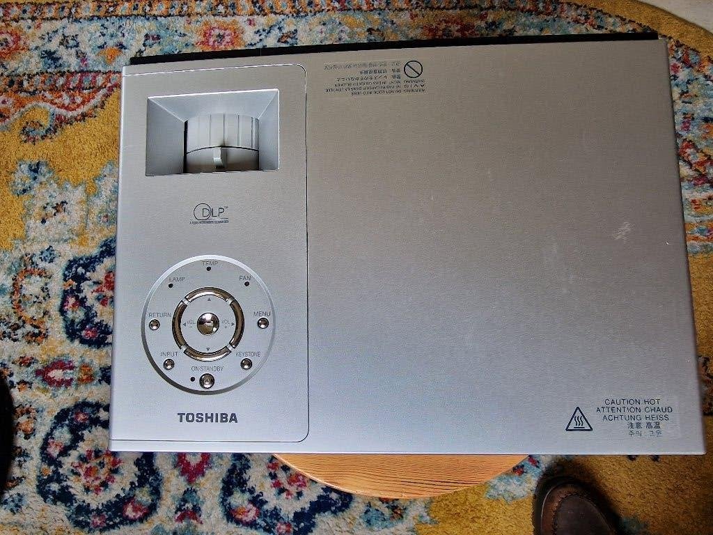 Beamer Toshiba TDP-T95  (+ AB en tas), Ophalen of Verzenden, DLP, Overige resoluties, Gebruikt