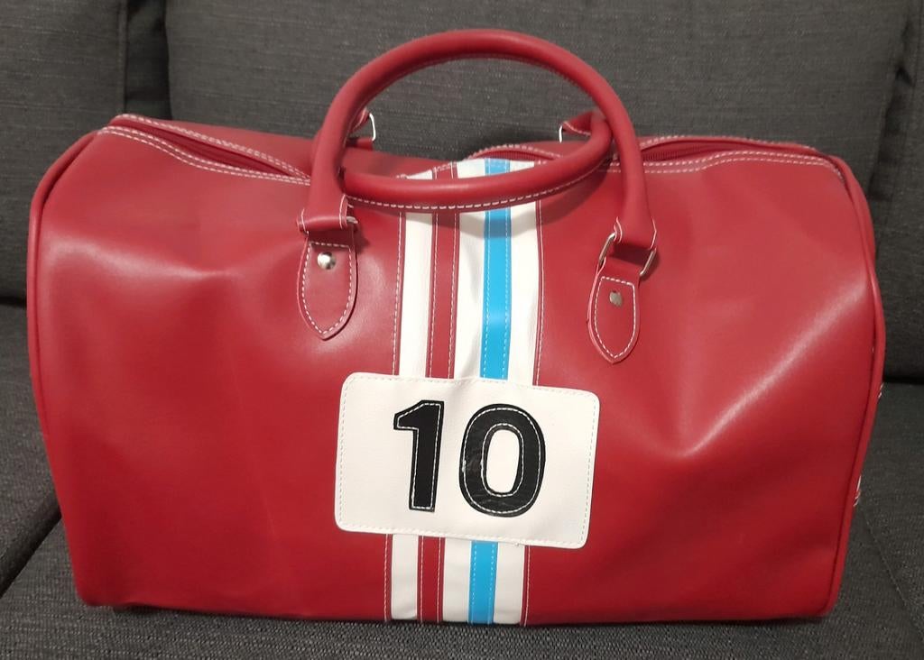 Sportieve Rode Reistas met Nummer 10 en Racevlaggen, 40 tot 60 cm, 20 tot 30 cm, Ophalen of Verzenden, Rood