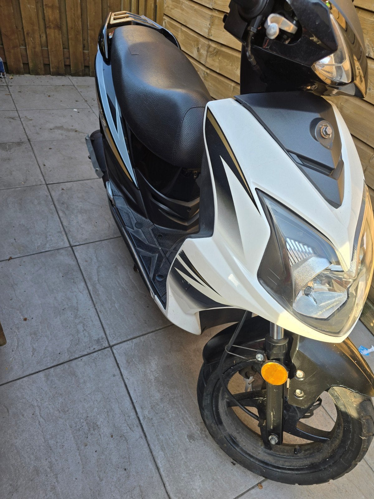 SYM Flash Scooter - Wit/Zwart, Gebruikt lees beschrijving, Ophalen, Gebruikt, Overige modellen, Maximaal 45 km/u