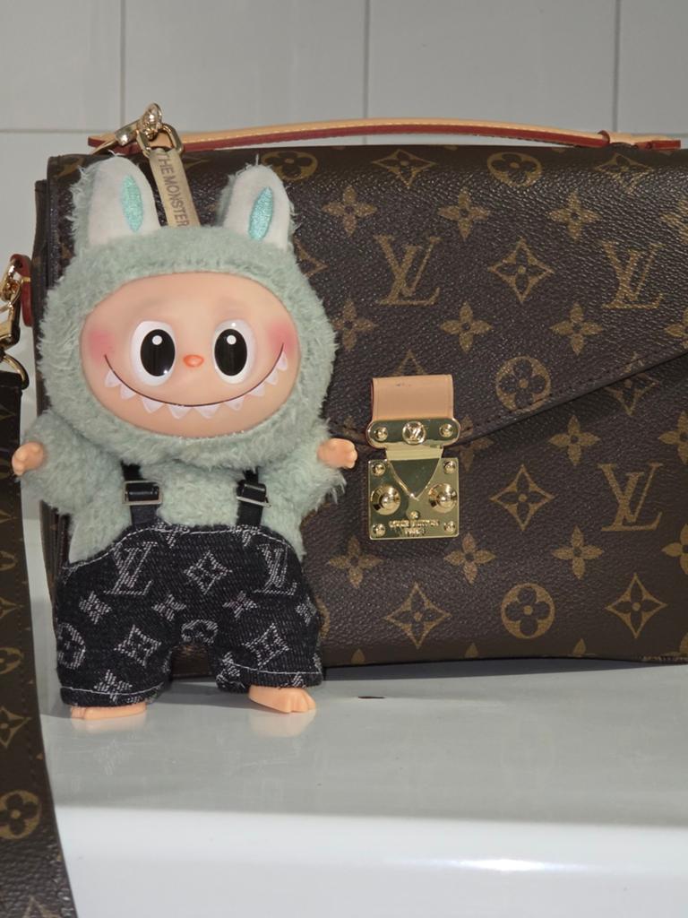 Labubu groen met LV pakje €10, Sieraden, Tassen en Uiterlijk, Tassen | Schooltassen, Ophalen of Verzenden, Gebruikt, Groen, Schoudertas