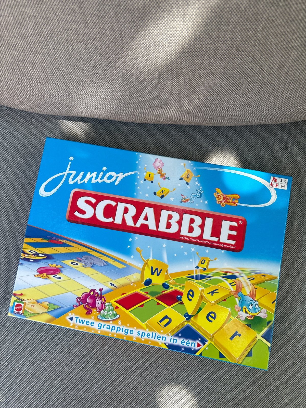 Junior Scrabble - Twee grappige spellen in één, Drie of vier spelers, Ophalen of Verzenden, Zo goed als nieuw