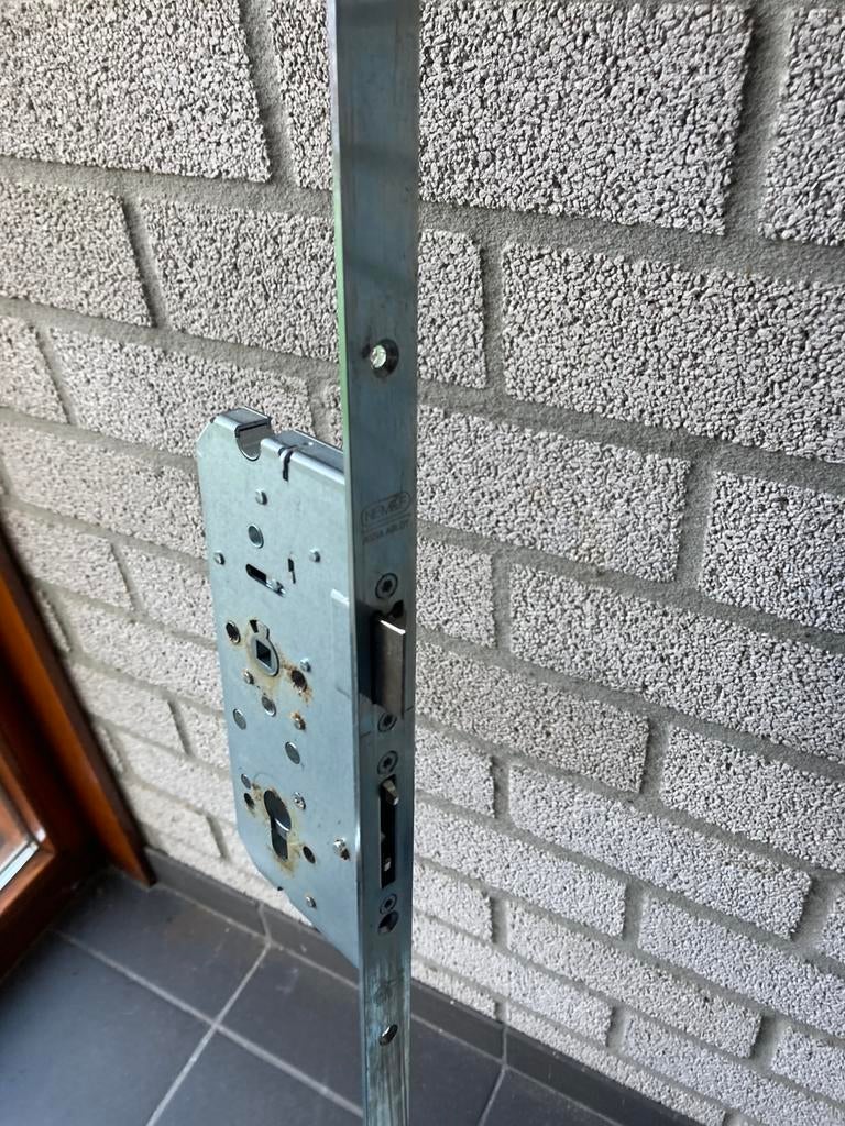 Te koop Nemef 3 punt sluiting, Ophalen of Verzenden, Zo goed als nieuw, IJzer, Slot