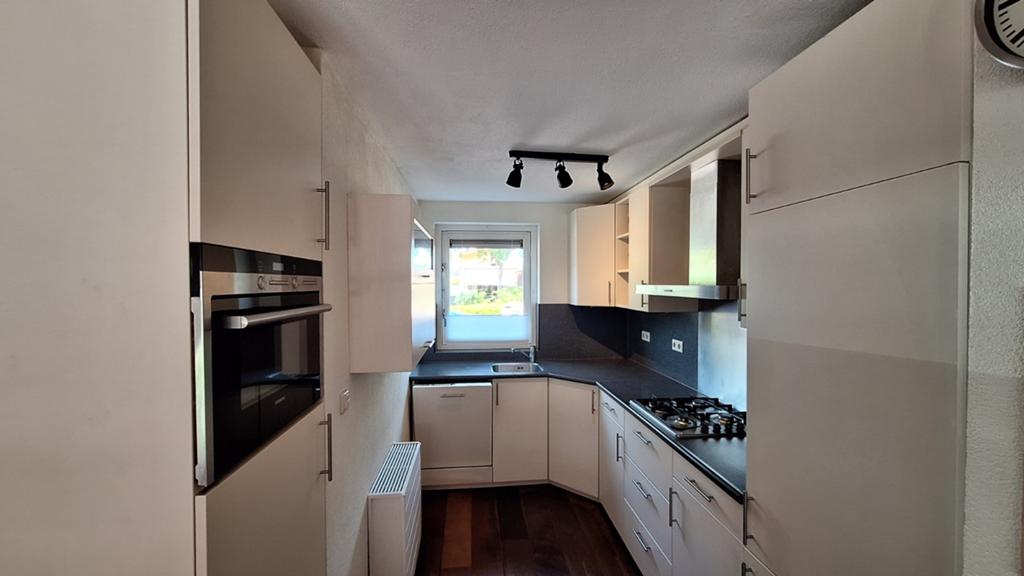 Moderne Grando hoekkeuken met inbouwapparatuur t.e.a.b., Ophalen, Gebruikt, Hoekkeuken, Kunststof