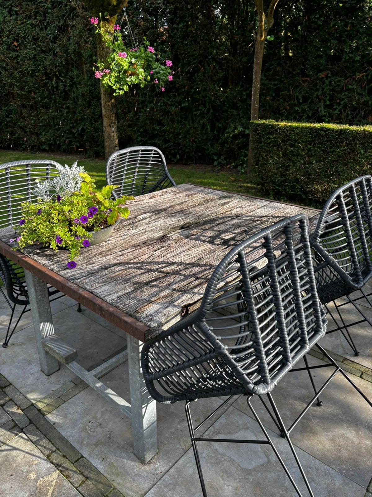 Complete tuinset. Oude spoorbielzen tafel icm moderne stoel, Tuin en Terras, Ophalen, Zo goed als nieuw, Stoel