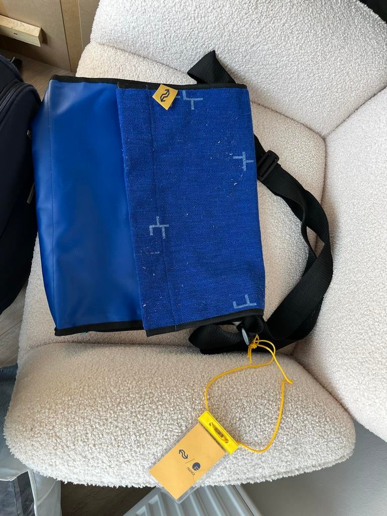 NS laptop tas van gerecycled trein materiaal, Ophalen, Gebruikt, Gevoerd laptopvak, 15 inch