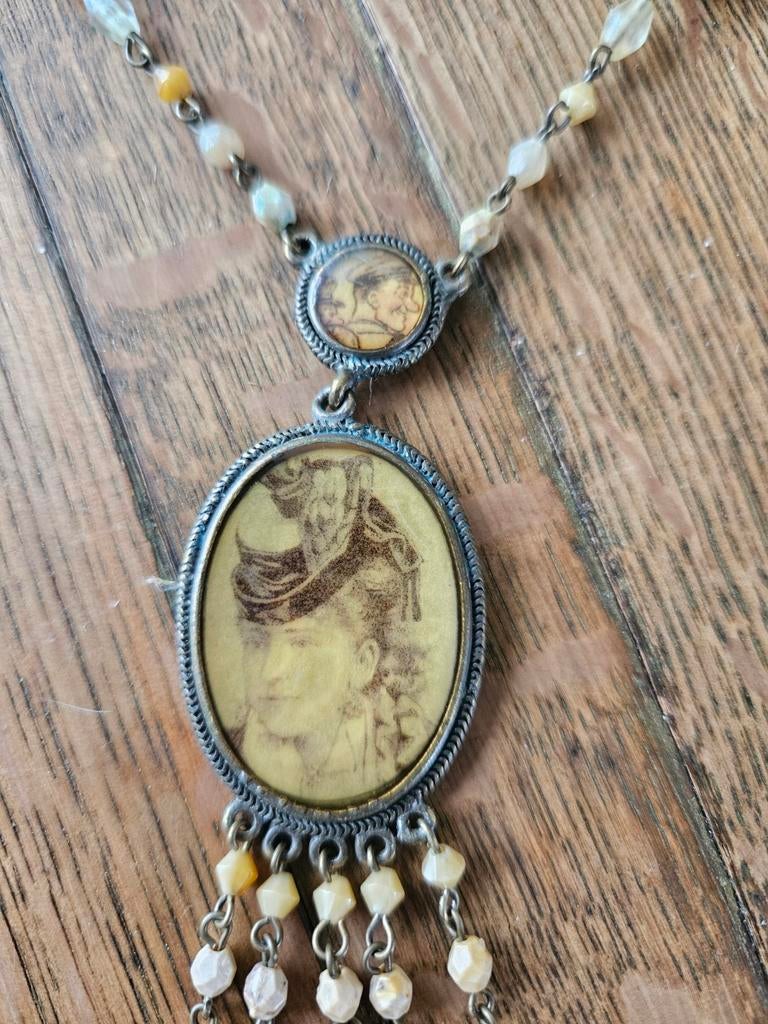 Victoriaanse Stijl Ketting met Portret-Cameo en Kralenfranje, Ophalen of Verzenden, Nieuw, Overige materialen