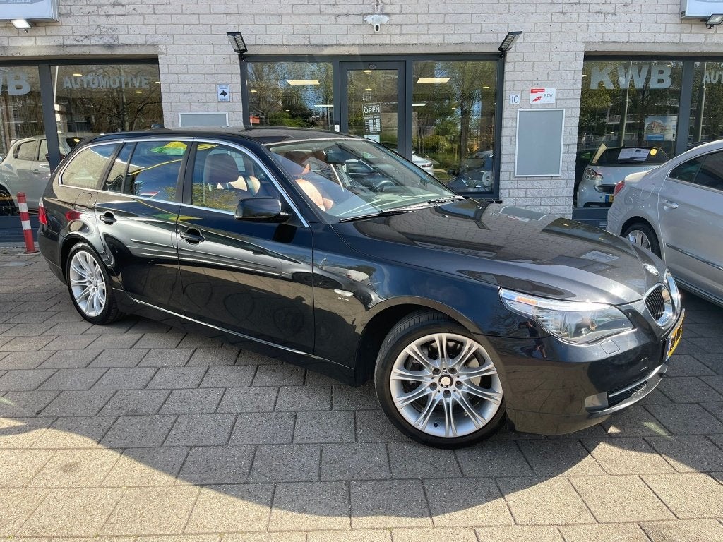 BMW 5 Serie Touring 523i Executive LCI | Xenon | Bruin | lee, Auto's, Dealer onderhouden, Blauw, Origineel Nederlands, 93 €/maand