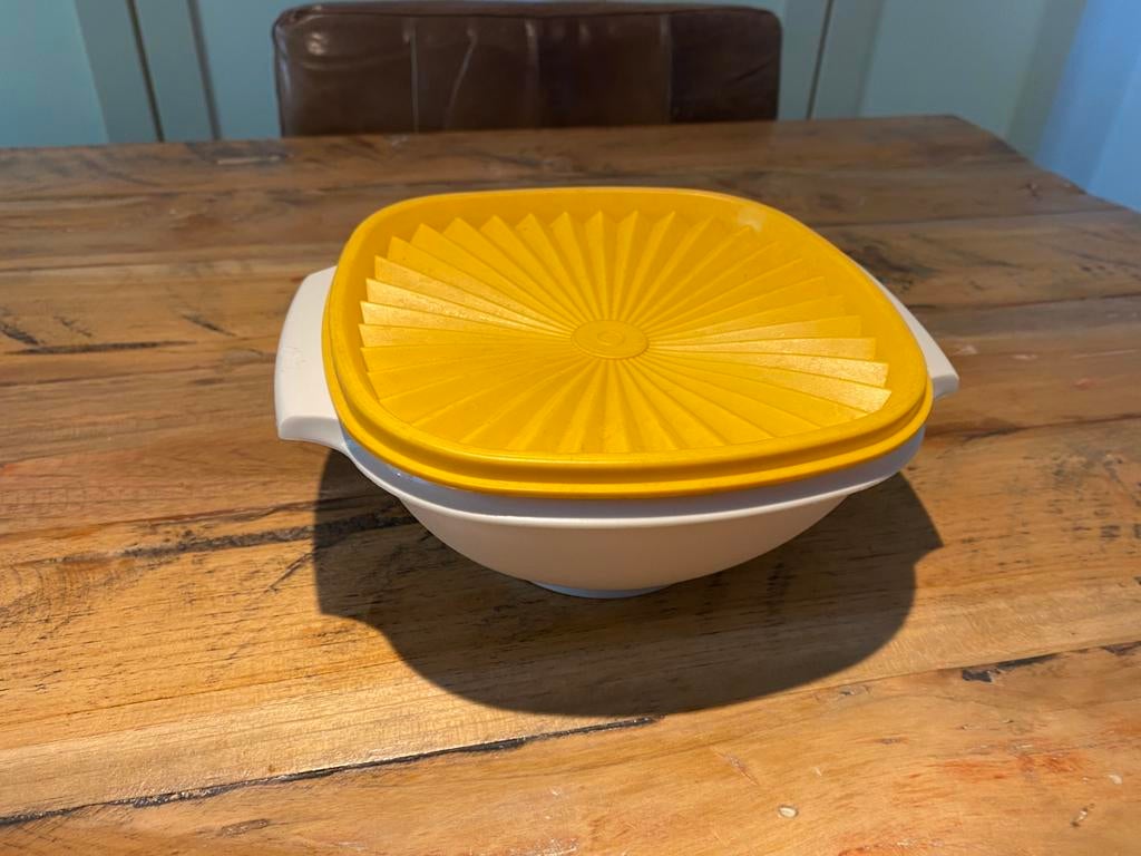 Tupperware zonnedeksel kom, Ophalen of Verzenden, Geel, Bak of Kom