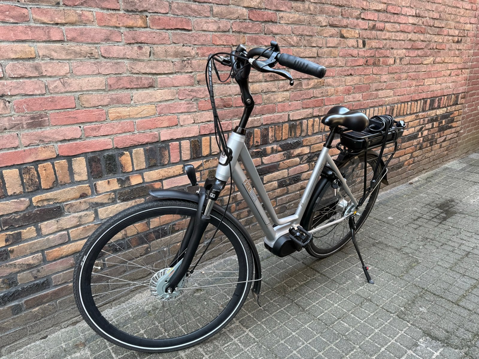 Freebike elektrische fiets, Zo goed als nieuw, 51 tot 55 cm, 50 km per accu of meer, Ophalen