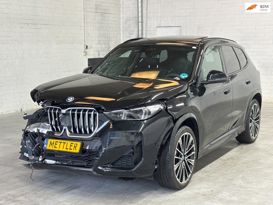 BMW X1 xDrive30e M pakket M Sport Pro Panoramadak|Navigatie|, 1800 kg, 16 kWh, Zwart, Bedrijf