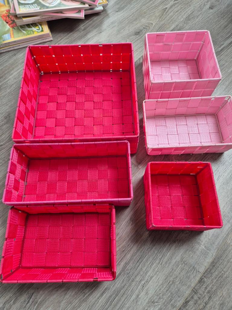 Set van 6 roze en fuchsia opbergmanden, Kunststof, Mand, Ophalen of Verzenden, Zo goed als nieuw
