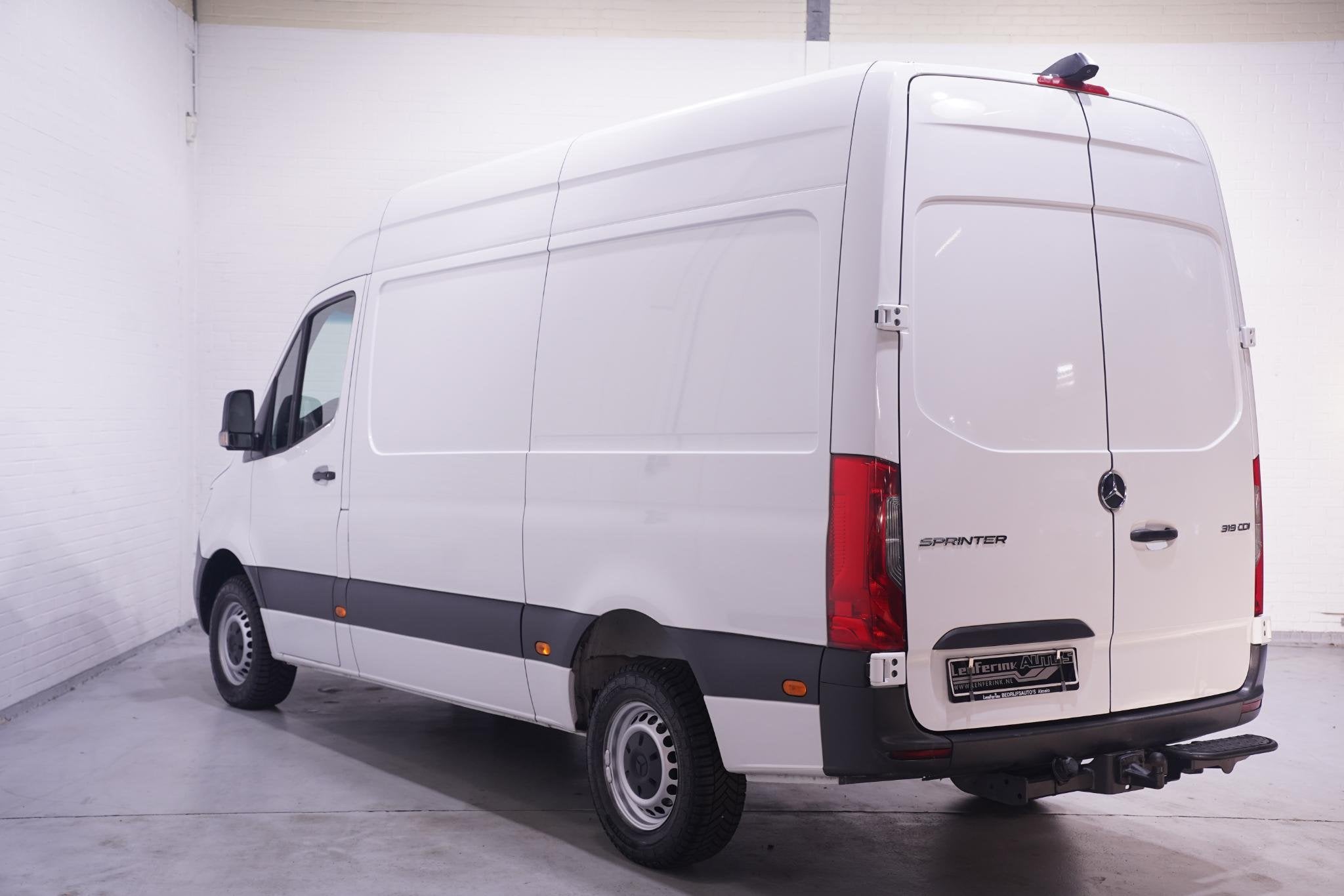 Mercedes-Benz Sprinter 319 CDI 3.0 V6 190 pk Aut. L2H2 Trekh, Auto's, Automaat, Verwarmde buitenspiegels, Gebruikt, 190 pk