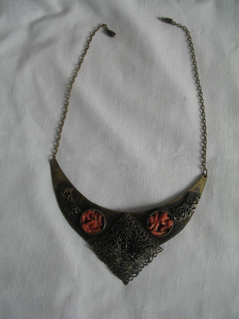 Ketting Tribal Etnisch met Bloedkoraaltjes Accent Vintage, Ophalen of Verzenden, Overige materialen, Ketting