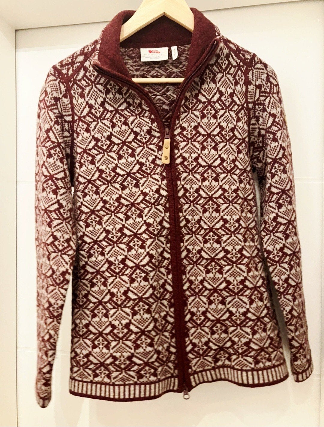 Fjällräven Snow Cardigan - Trui - Dames S, Ophalen of Verzenden, Zo goed als nieuw, Rood, Fjällräven