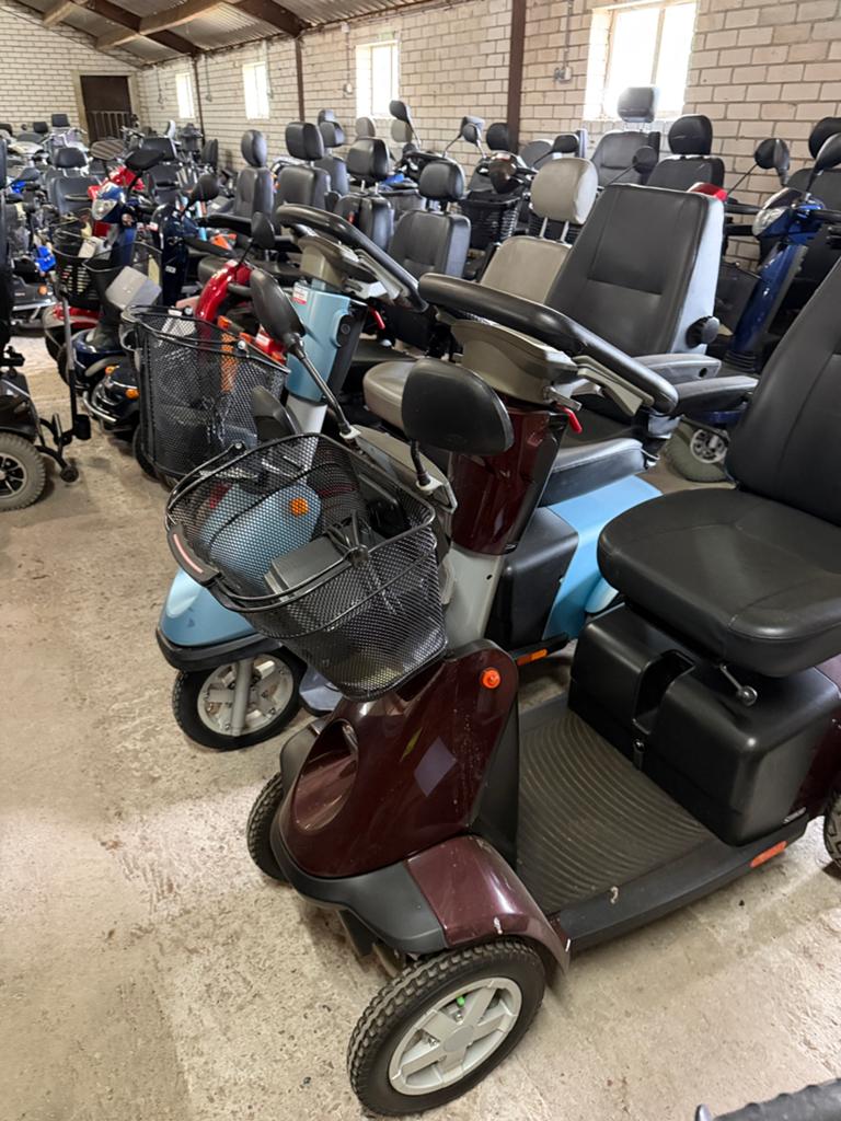 Scootmobiel 3 of 4 wiel jong gebruikt Vaste/Demontabel, Ophalen, 46 km of meer, 10 km/u of minder