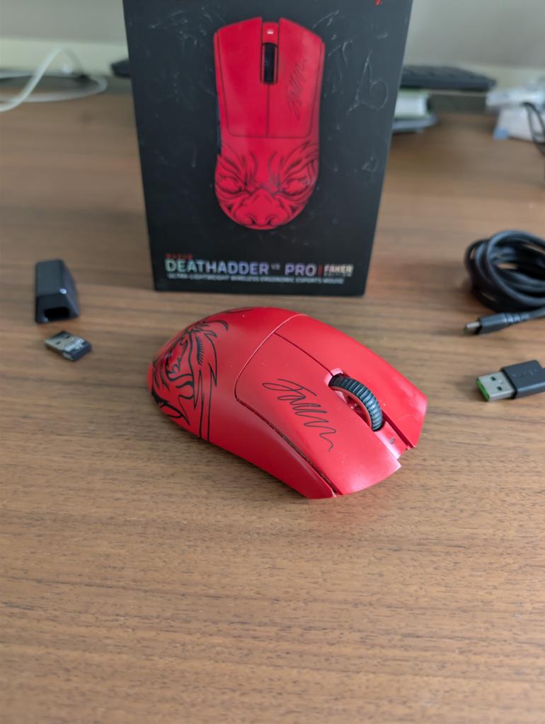 Razer DeathAdder V3 Pro Faker Edition wireless gaming muis, Rechtshandig, Muis, Gebruikt, Gaming muis