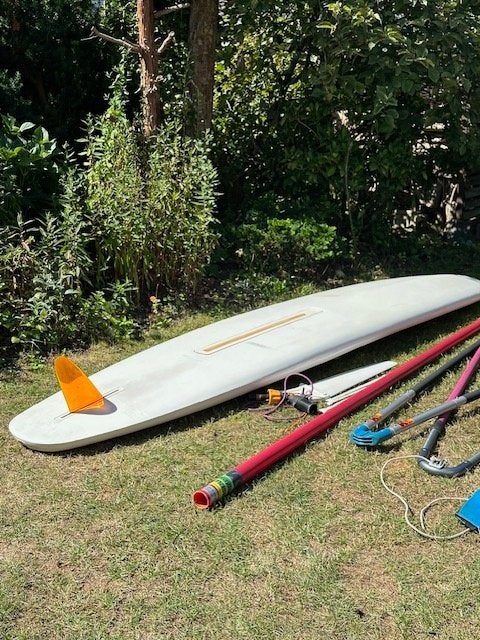 Wayler surfplank compleet gratis af te halen, Watersport en Boten, Windsurfen, Met mast, Gebruikt, 5 tot 6.5 m², 300 cm of meer