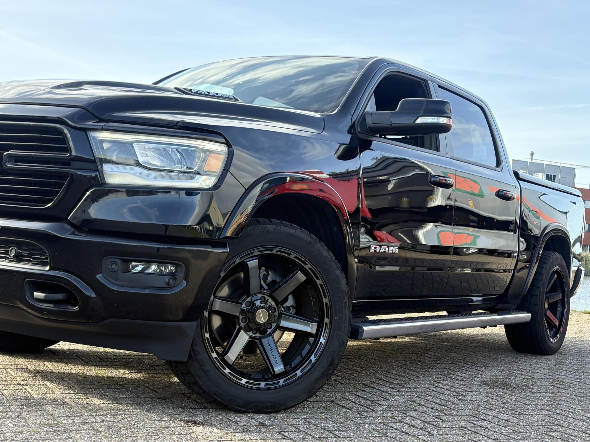Dodge Ram 1500 5.7 V8 4x4 Crew Cab Laramie | Prinz | GROOT S, Automaat, Gebruikt, 5654 cc, Zwart
