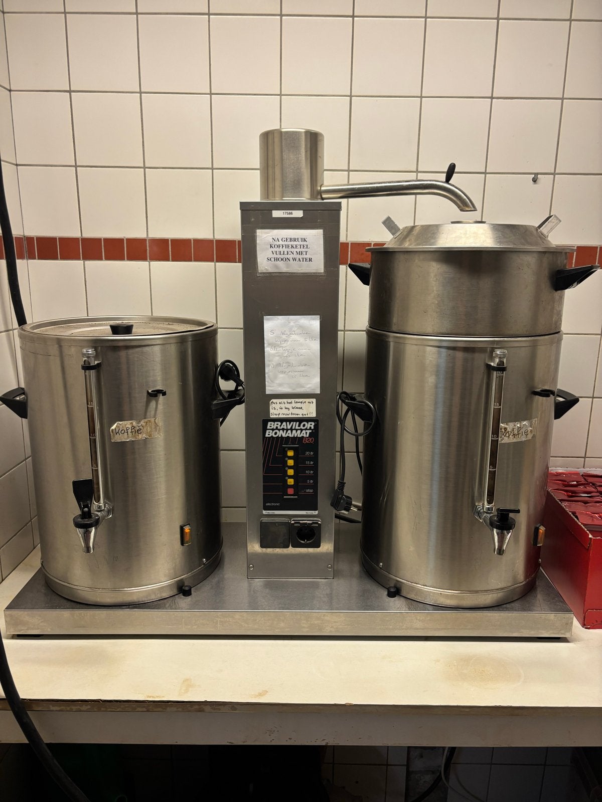 Bravilor Bonamat B20 Koffiezetapparaat met 2 percolators, 10 kopjes of meer, Ophalen, Gebruikt, Koffiemachine