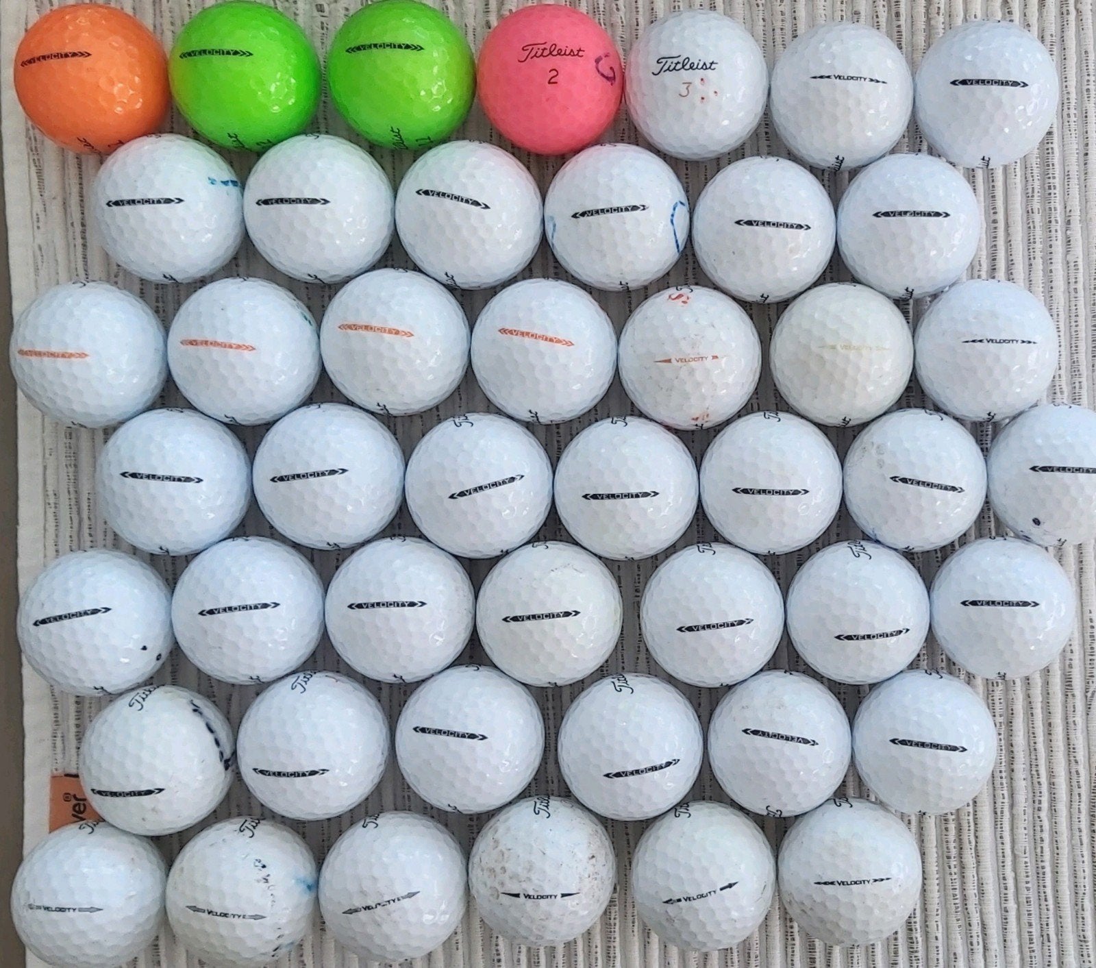 46 Titleist Velocity golfballen, Sport en Fitness, Golf, Ophalen of Verzenden, Zo goed als nieuw, Bal(len), Overige merken