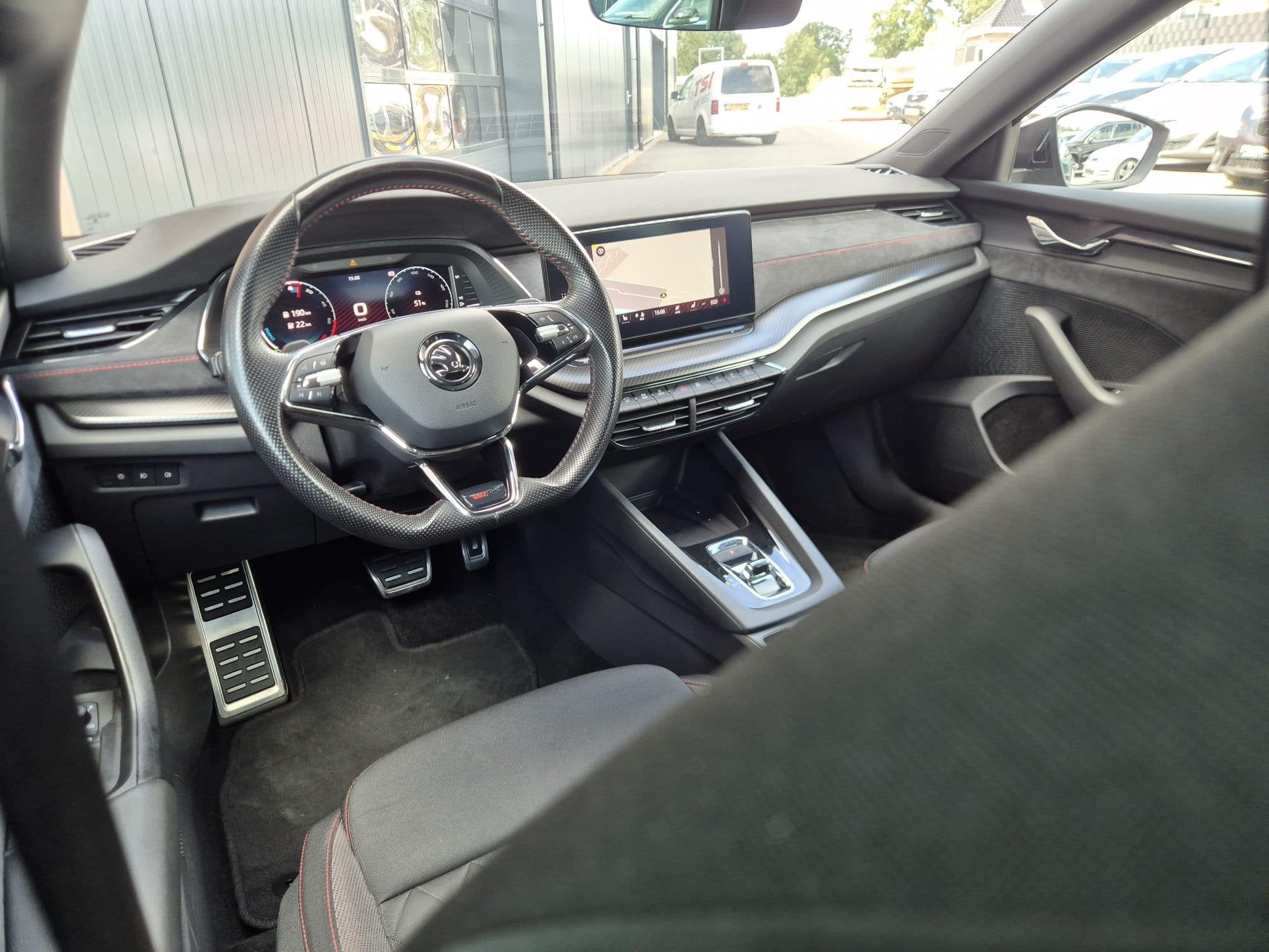 Skoda Octavia Combi 1.4 TSI 245pk RS iV PHEV Business | Matr, Auto's, Dealer onderhouden, Stof, Gebruikt, 4 cilinders