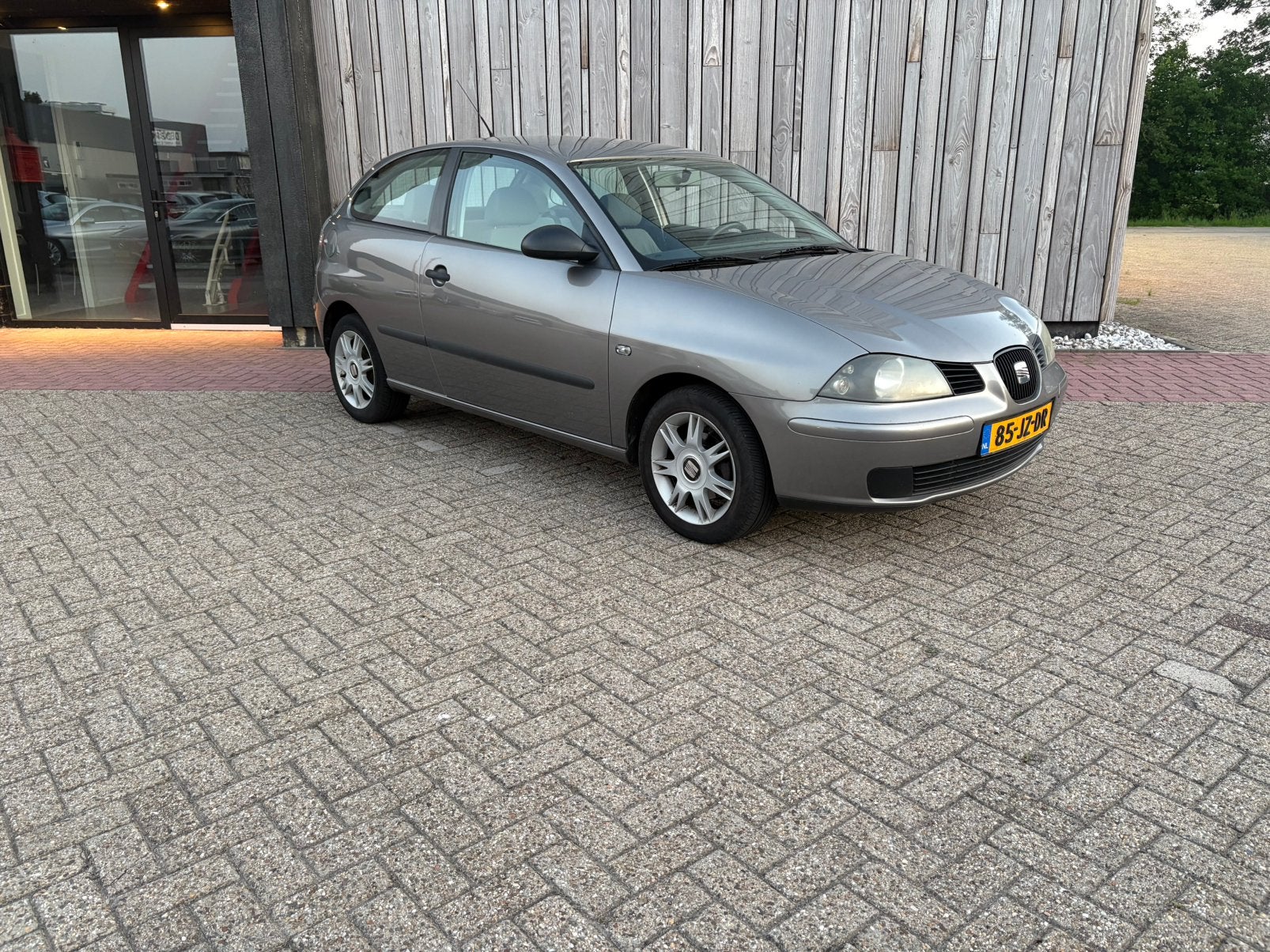 Seat Ibiza 1.4 16V 55KW 2002 Grijs, Auto's, Voorwielaandrijving, 15 km/l, 4 cilinders, Ibiza