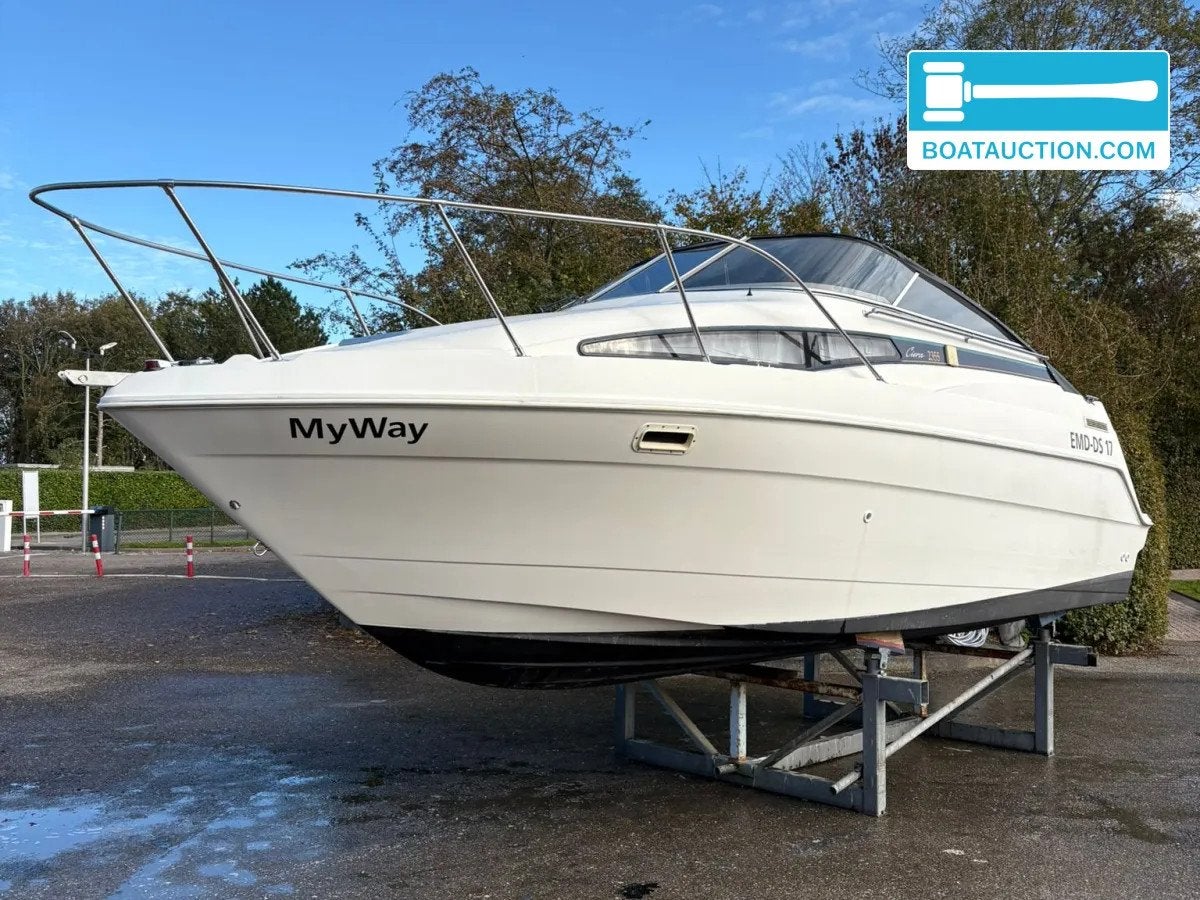 Bayliner 2355, 3 m, Gebruikt, Binnenboordmotor, Kussenset