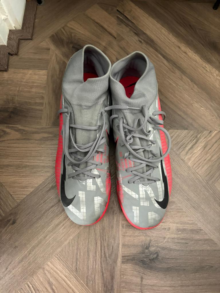 Shoes for sale (nike mercurial, new balance and toms), Ophalen, Schoenen, Maat L, Zo goed als nieuw