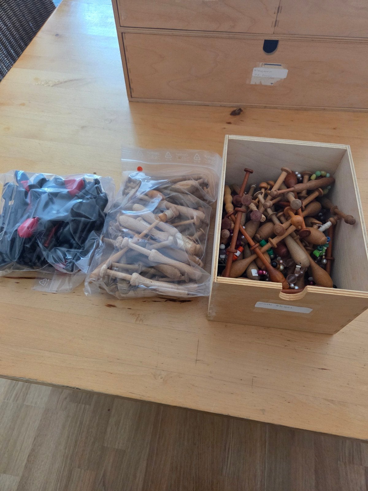 Grote partij kloskant benodigdheden en materialen, Ophalen