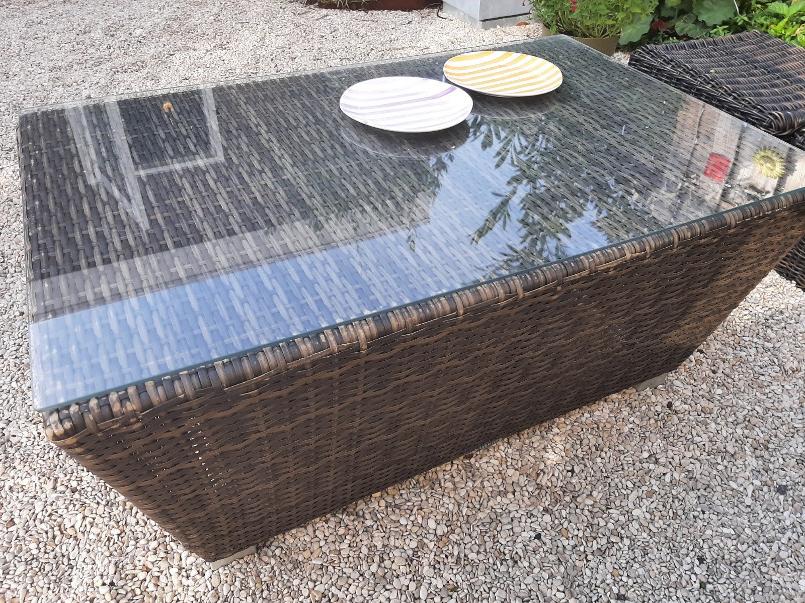 Tuintafel van kunststof riet met glasplaat, 95x60 cm, Ophalen