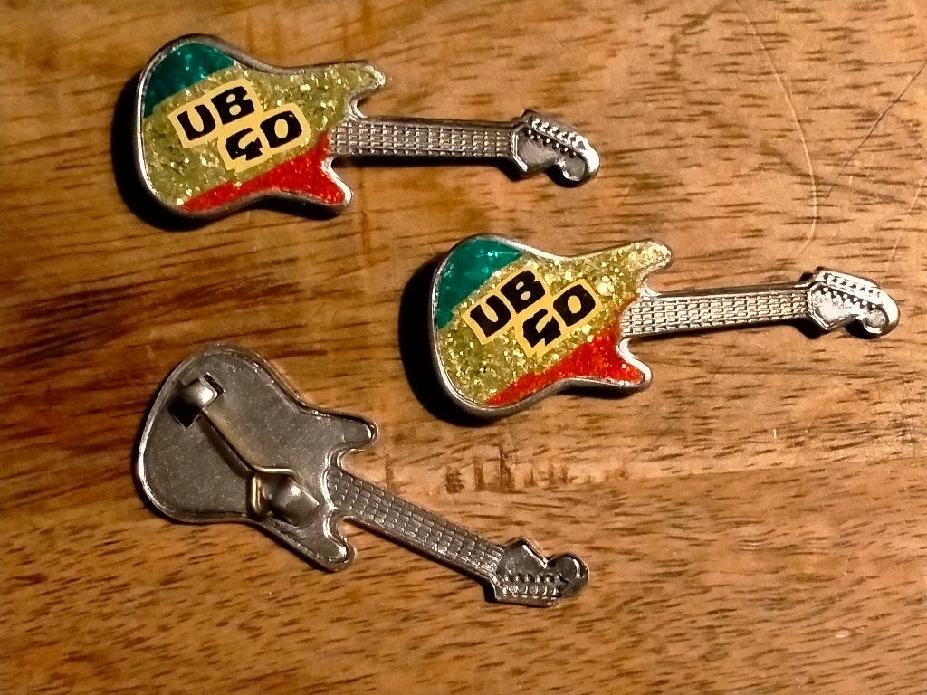 UB40 UB 40 pop muziek vintage gitaar speldjes speld badge, Ophalen of Verzenden, Gebruikt, Overige typen