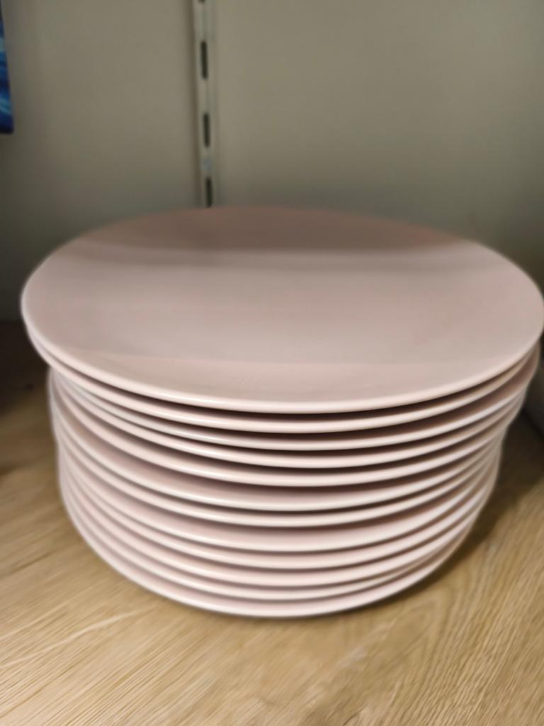 Ikea borden roze groot 12 stuks zgan, Huis en Inrichting, Ophalen of Verzenden, Zo goed als nieuw, Bord(en), Overige stijlen