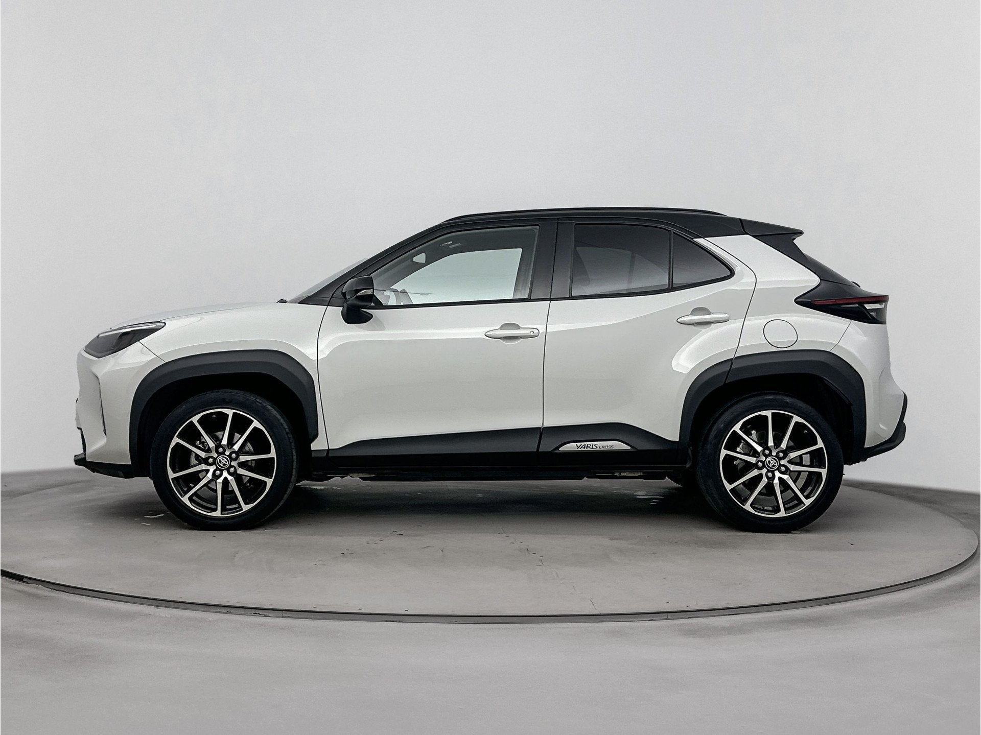 Toyota Yaris Cross 1.5 Hybrid GR Sport Limited | Stoelverwar, Auto's, Gebruikt, Zwart, 116 pk, 1490 cc