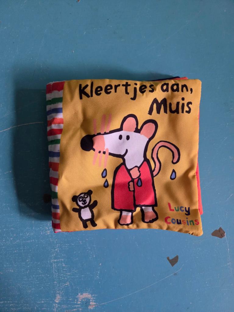 Kleertjes aan, Muis - Stoffen boekje, Boeken, Ophalen of Verzenden, Zo goed als nieuw, Lucy Cousins, 0 tot 6 maanden