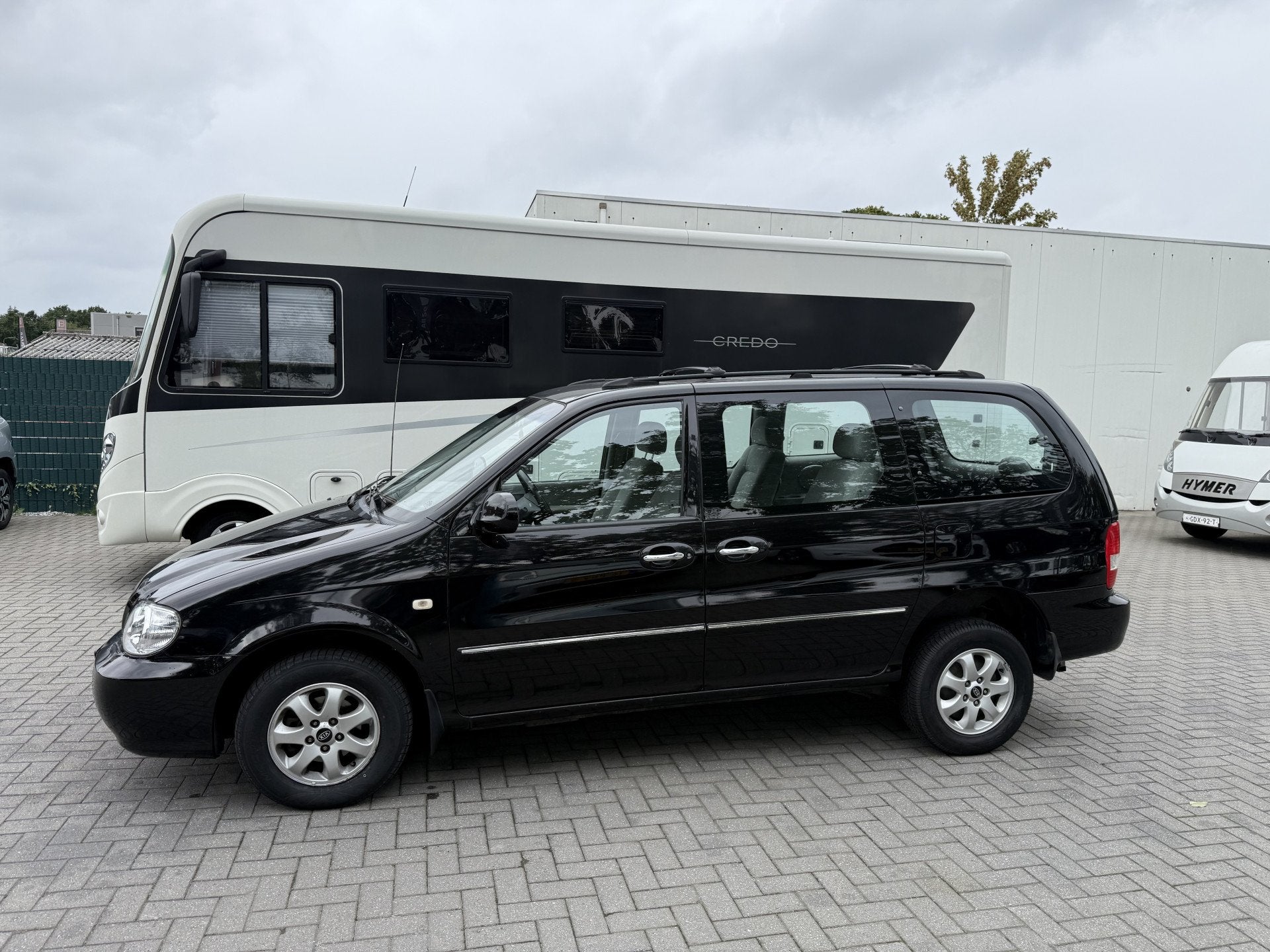 Kia Carnival 2.5 V6 EX Automaat - Rolstoelauto 4+1 - XXL Fre, Gebruikt, Zwart, Origineel Nederlands, Bedrijf