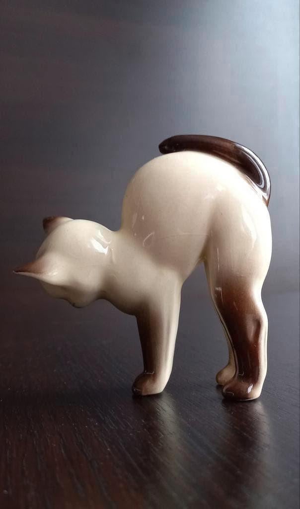 Vintage keramiek bange kat Siamese kat beeldje beeld poes, Verzamelen, Beelden en Beeldjes, Ophalen of Verzenden