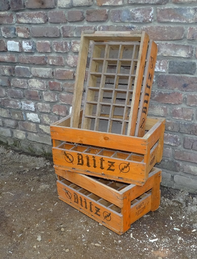 oude houten drankkrat bierkrat blitz uit 1967, Ophalen